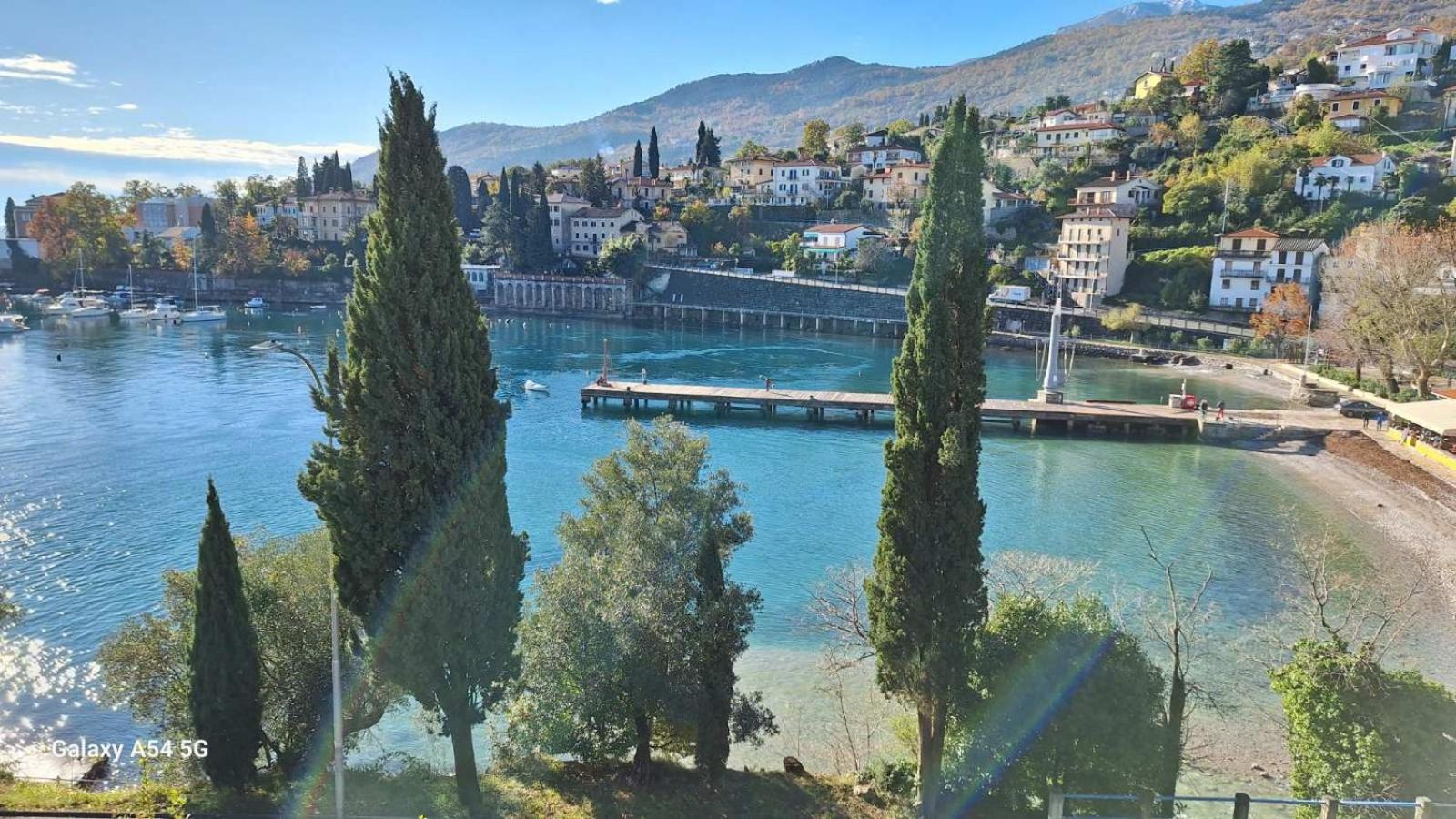 Apartmani Kadmen Ika Exterior photo