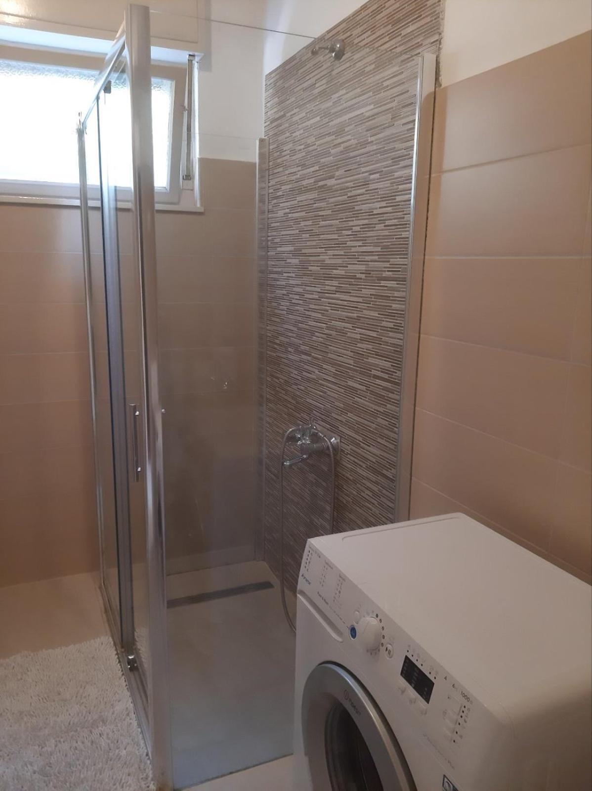 Apartmani Kadmen Ika Exterior photo