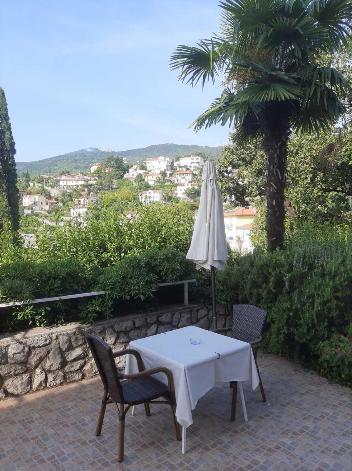 Apartmani Kadmen Ika Exterior photo