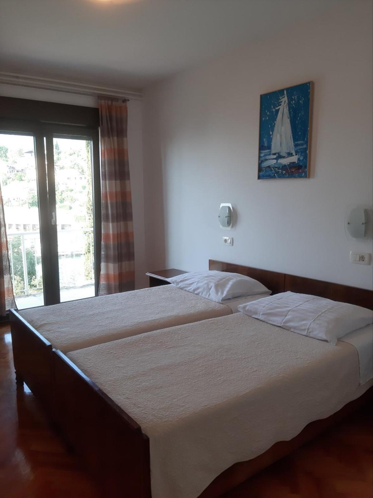 Apartmani Kadmen Ika Exterior photo