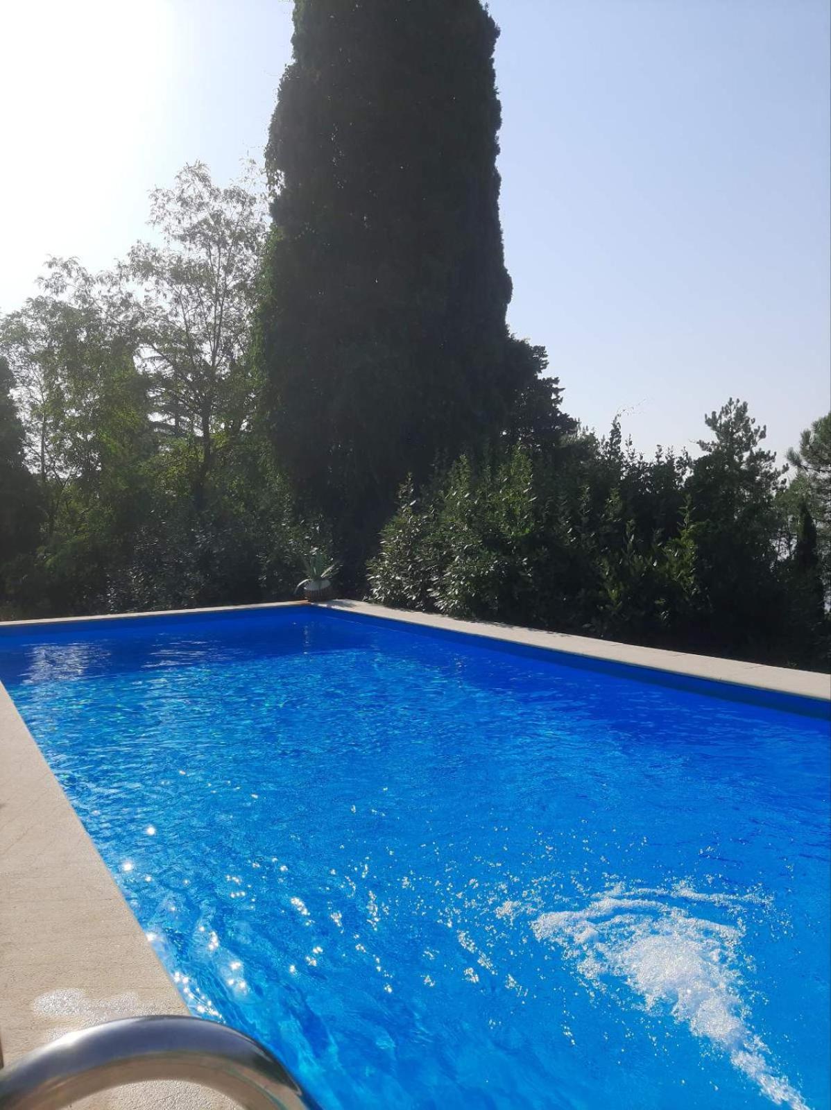 Apartmani Kadmen Ika Exterior photo