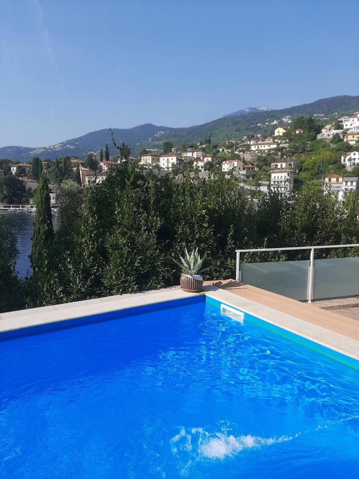 Apartmani Kadmen Ika Exterior photo
