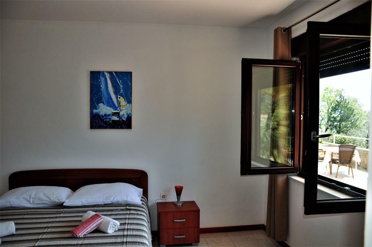 Apartmani Kadmen Ika Exterior photo
