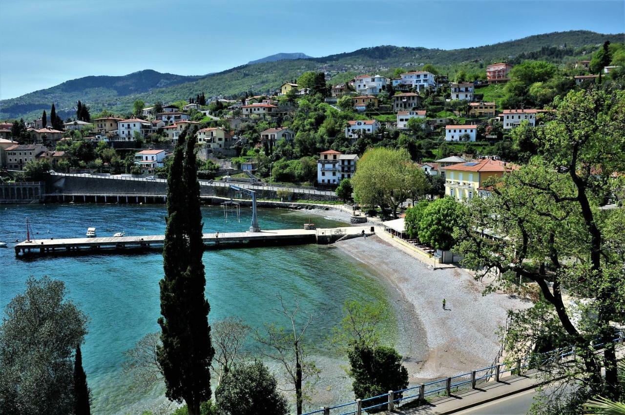Apartmani Kadmen Ika Exterior photo