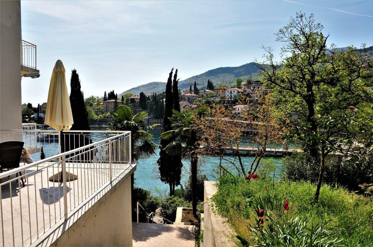Apartmani Kadmen Ika Exterior photo