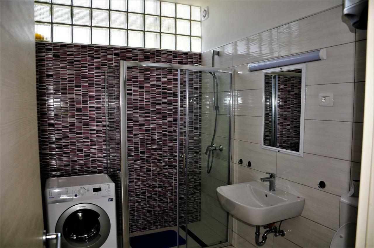 Apartmani Kadmen Ika Exterior photo