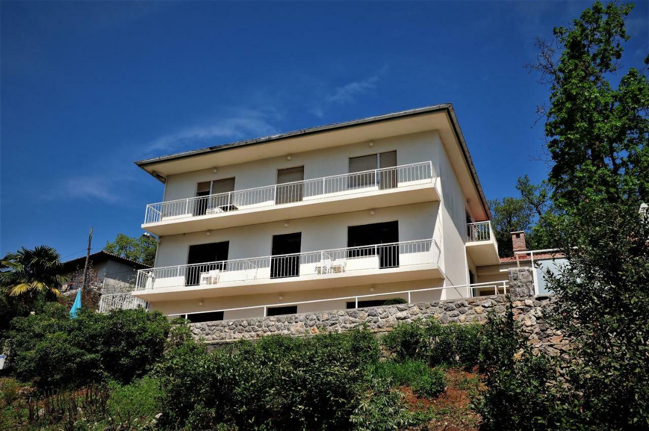 Apartmani Kadmen Ika Exterior photo