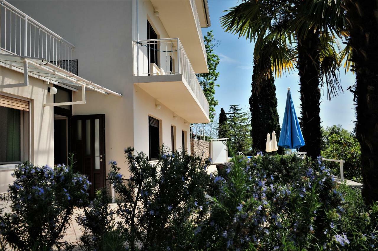 Apartmani Kadmen Ika Exterior photo